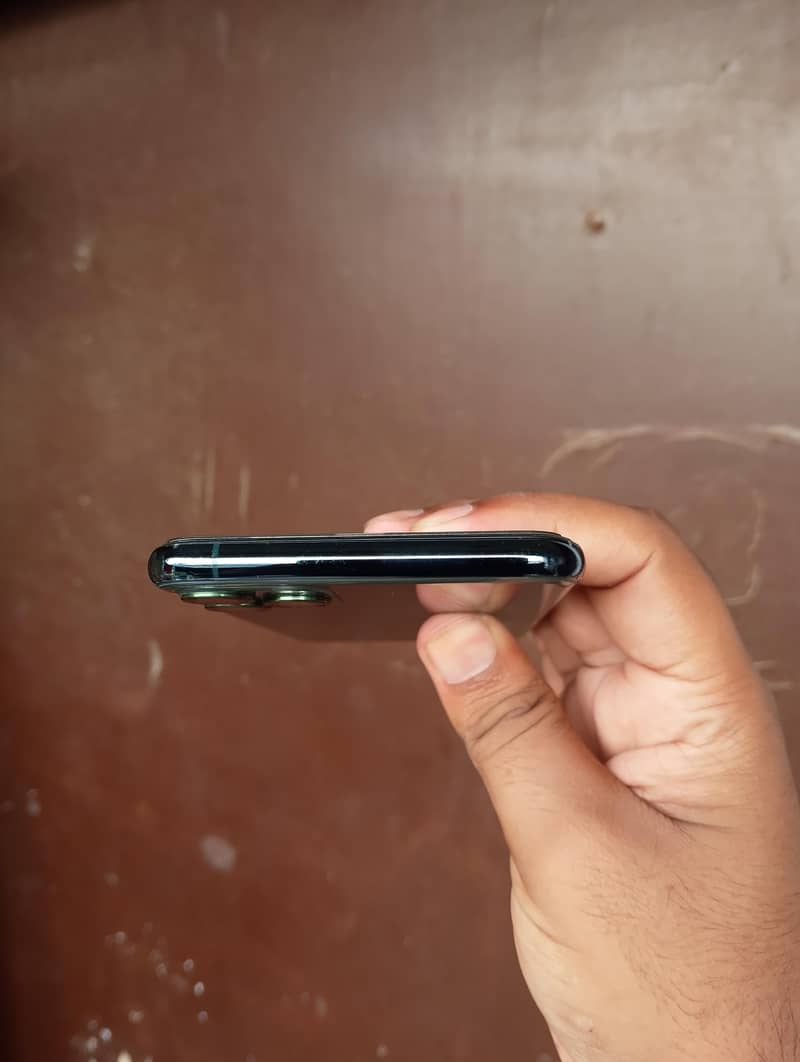Apple iPhone 11 Pro Max 12
