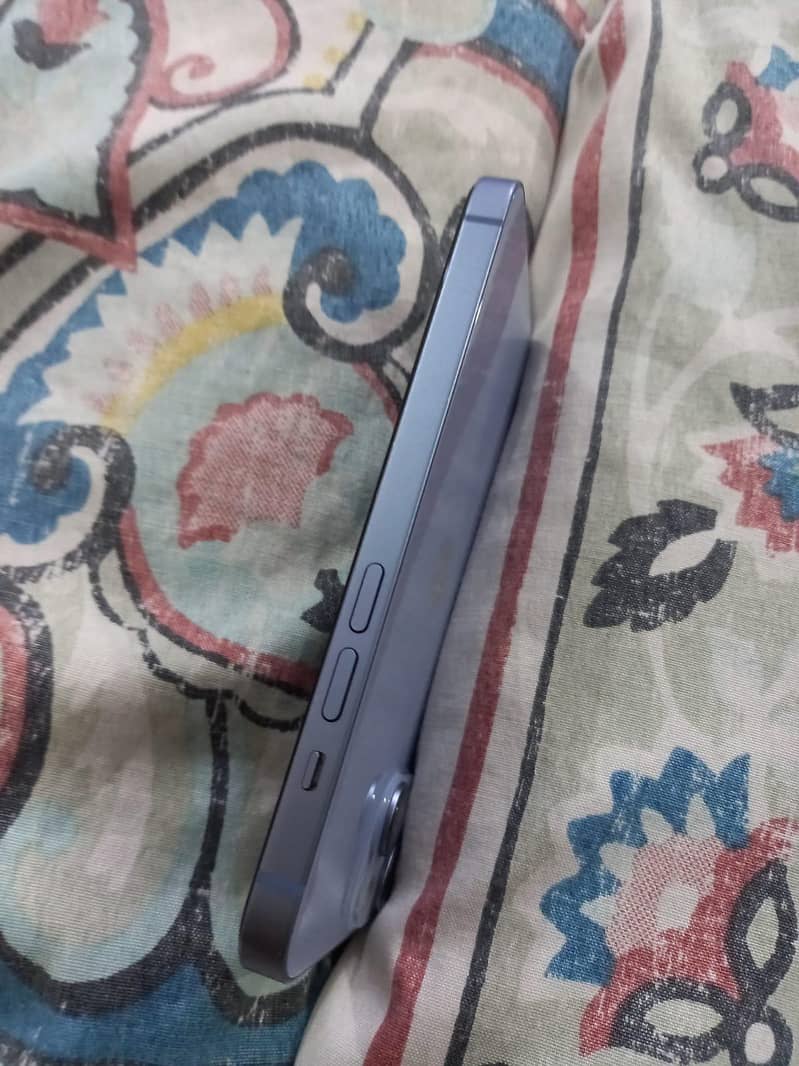 Apple iPhone 14 3