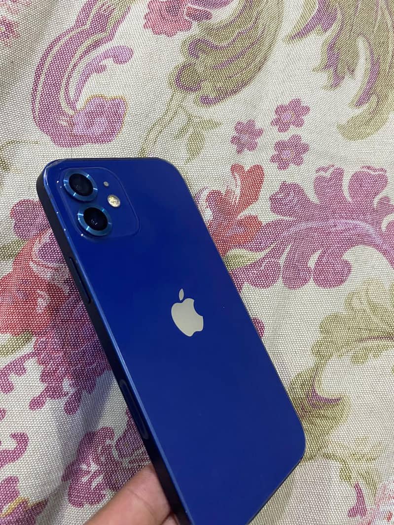 Apple iPhone 12 4