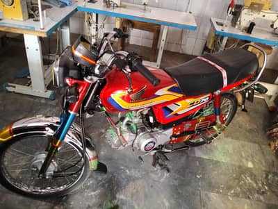 Honda 70cc bike 24/25 All ok bike . Documentsall ok . cal 03207584831