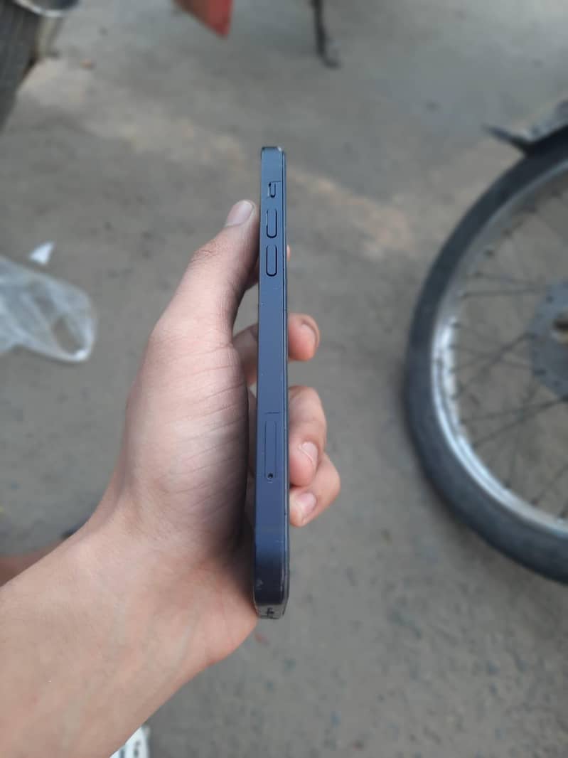 Apple iPhone 12 1