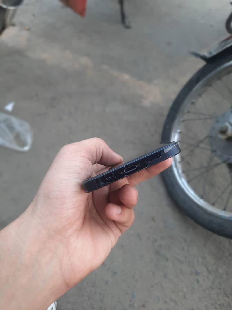 Apple iPhone 12 5