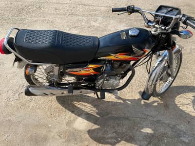 Honda 125 bht achi condition mn ha