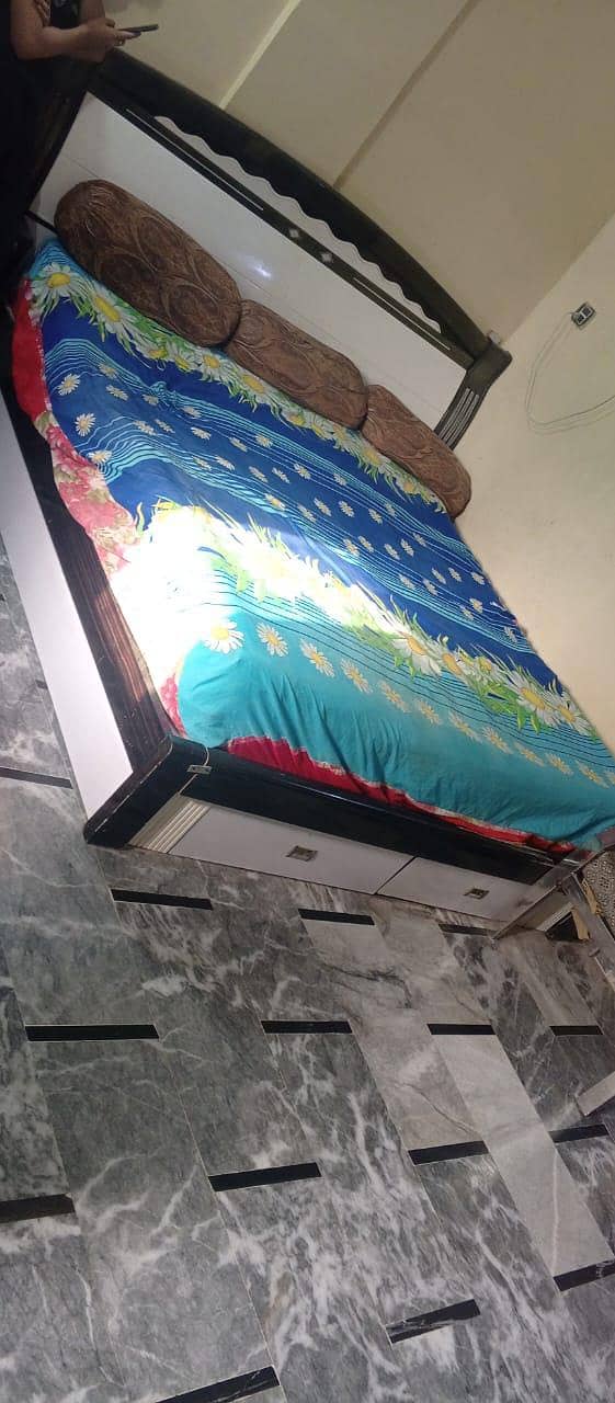 king size bed 0