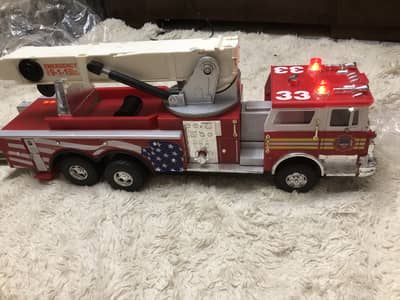 Electronic truck toy