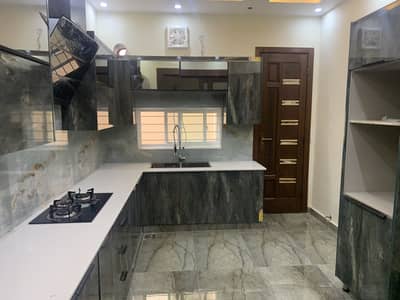 11.5 MARLA BRAND NEW HOUSE IS AVAILABLE FOR SALE IN 40 FT ROAD