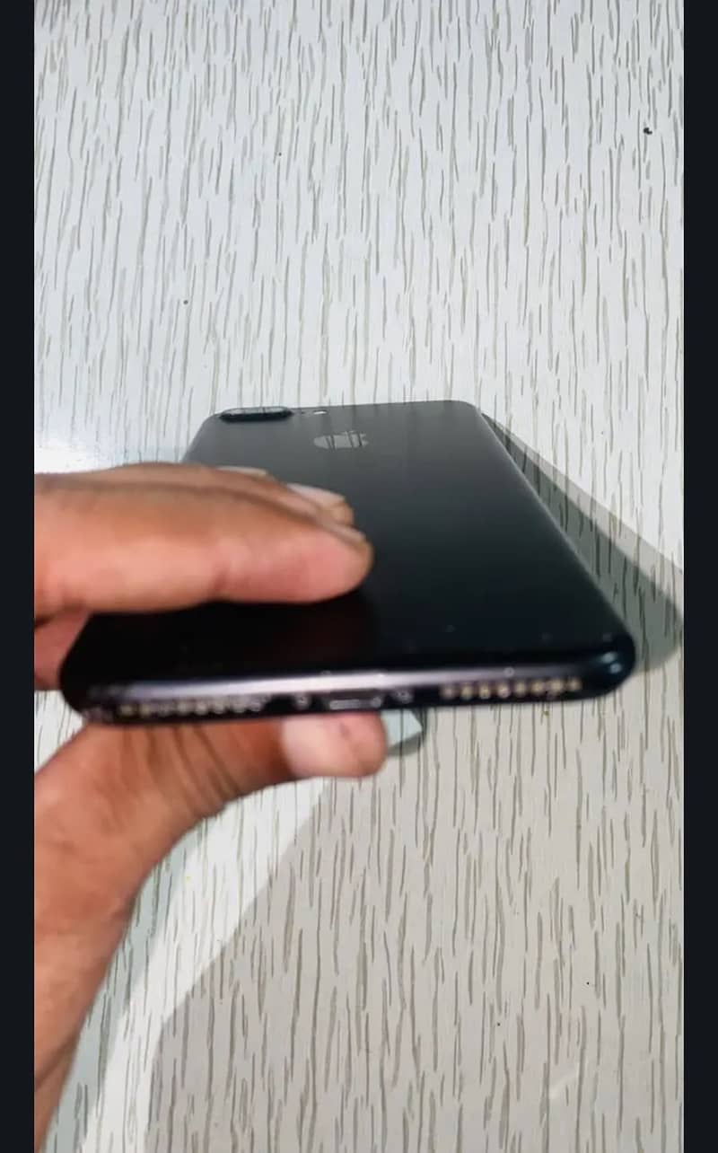 Apple iPhone 7 Plus 2