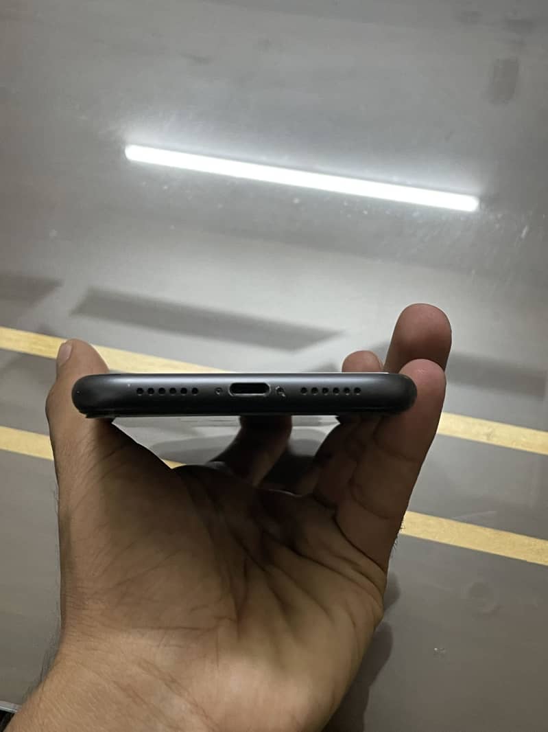 Apple iPhone 11 3