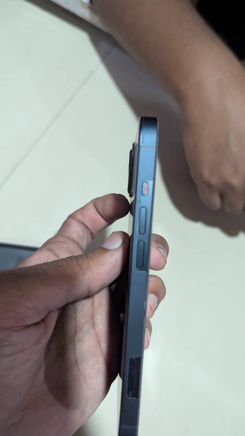 Apple iPhone 13 5