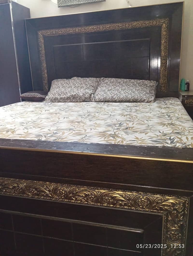 double designed bed 0