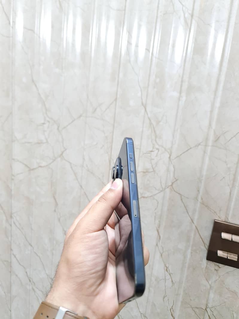 Apple iPhone 15 Pro Max 3