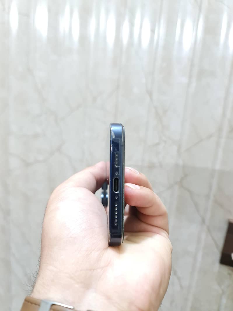 Apple iPhone 15 Pro Max 4