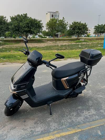 Reevo A12 Electric Scooty for Sale