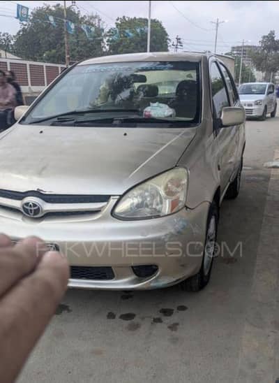 Toyota Platz 2003