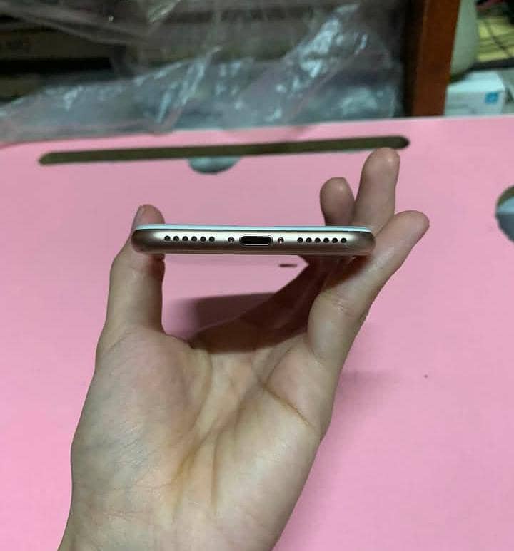 Apple iPhone 8 4
