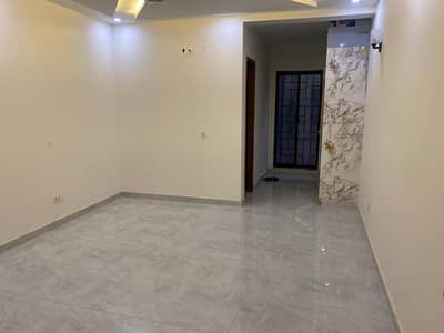 10 MARLA BRAND NEW PORTION SILENT OFFICE+ FAMILIES FOR RENT IN JOHAR TOWN LAHORE