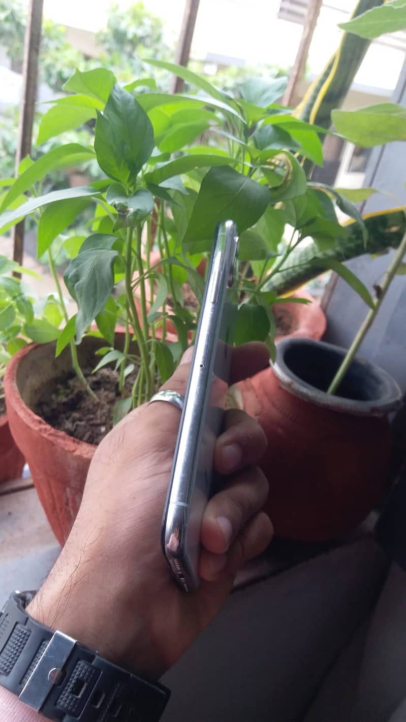Apple iPhone X 3