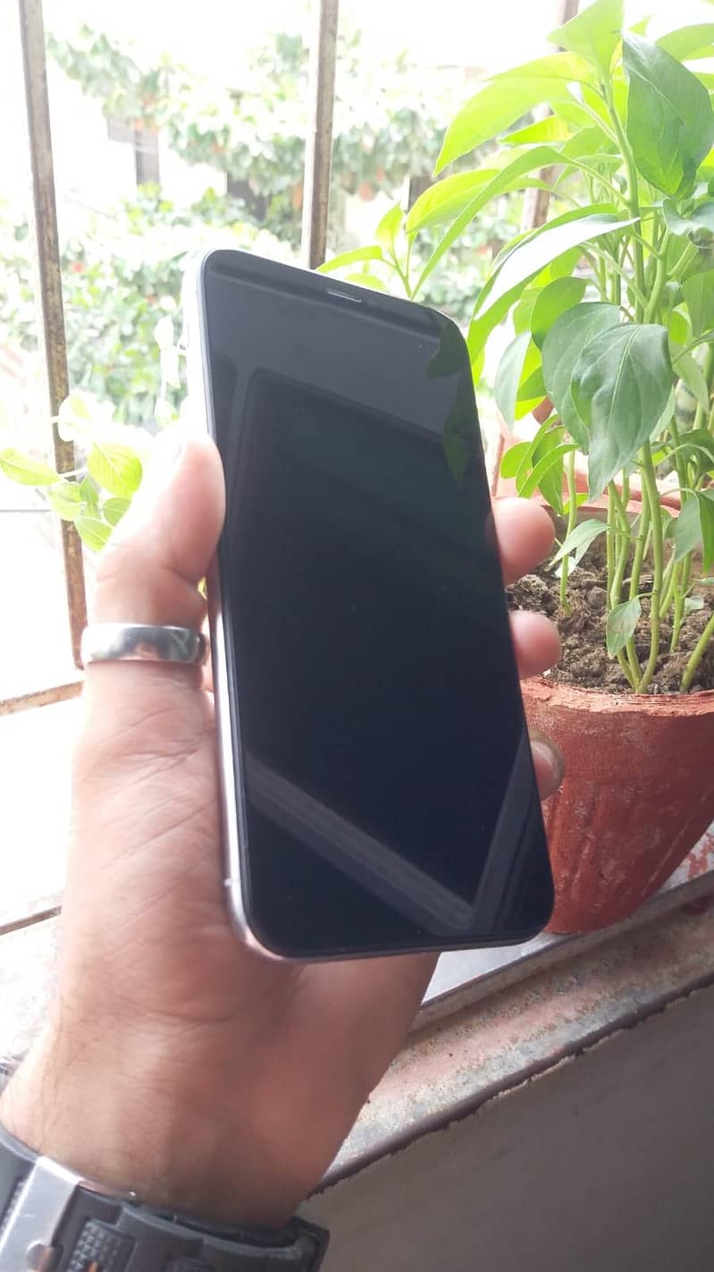 Apple iPhone X 4
