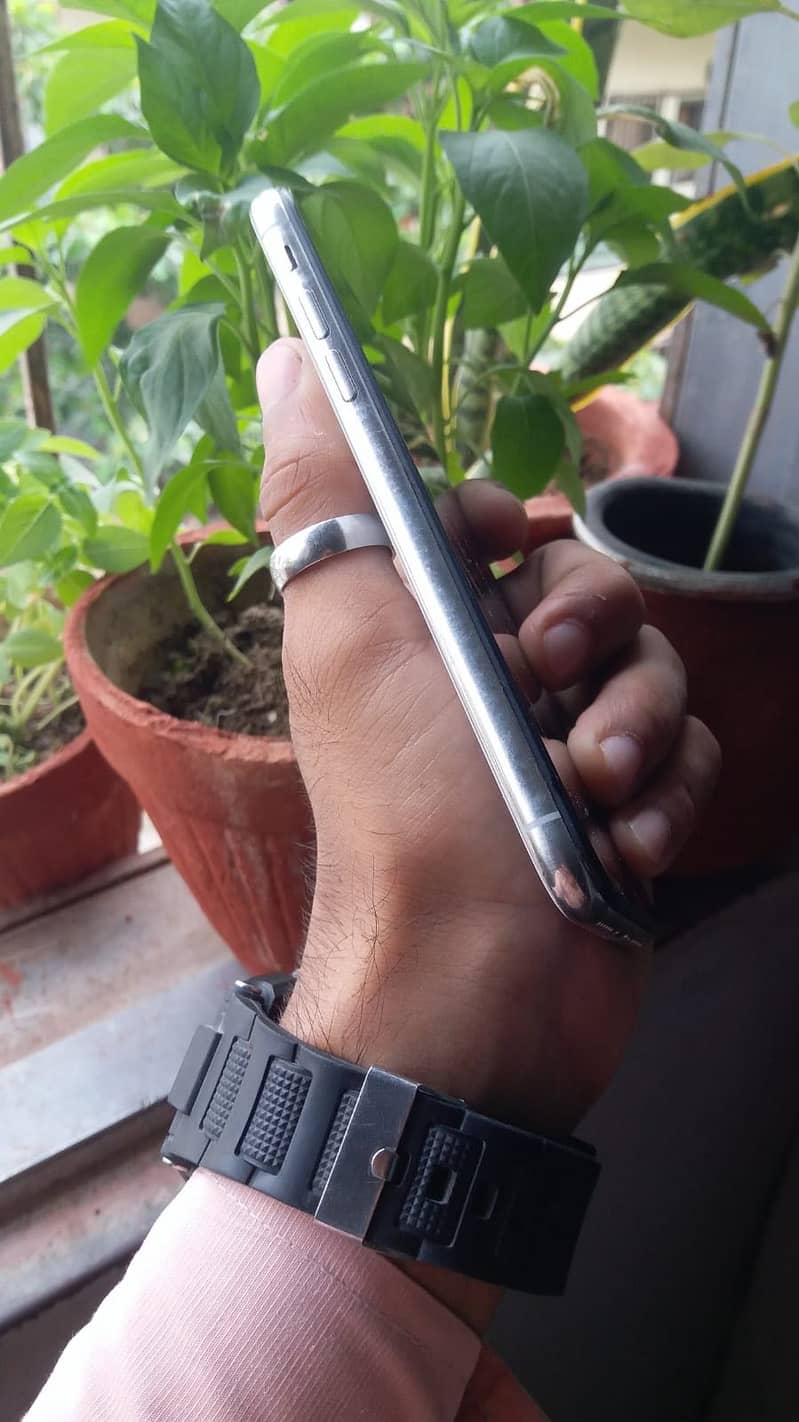 Apple iPhone X 6