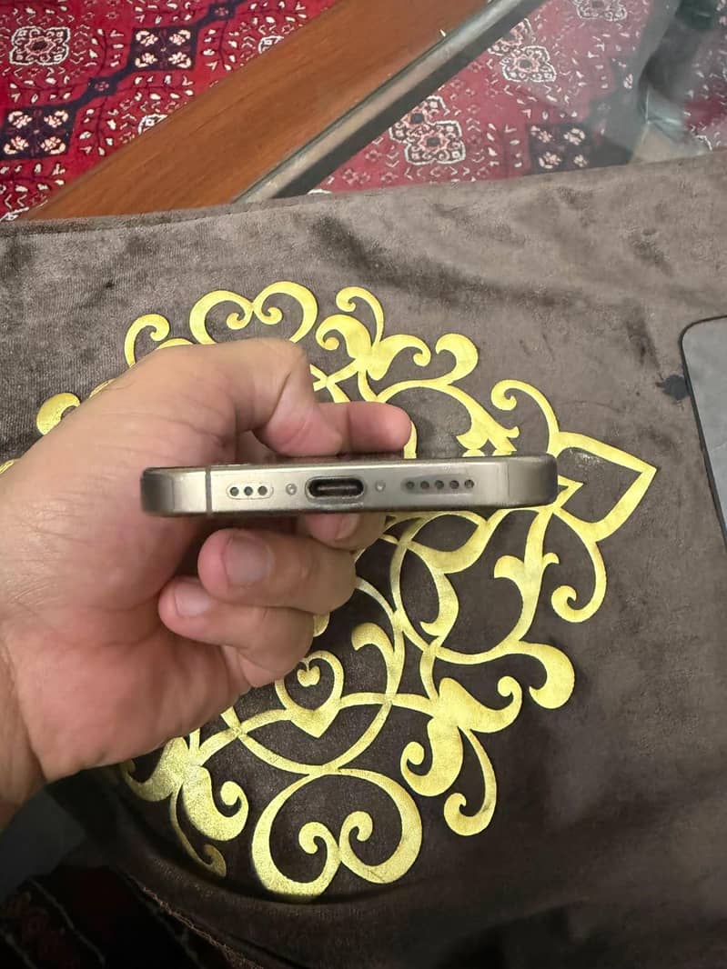 Apple iPhone 16 Pro 4
