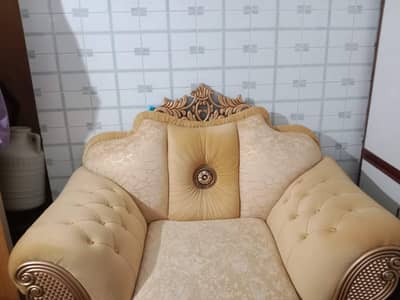 Elegant and comfortable sofa set for sale
