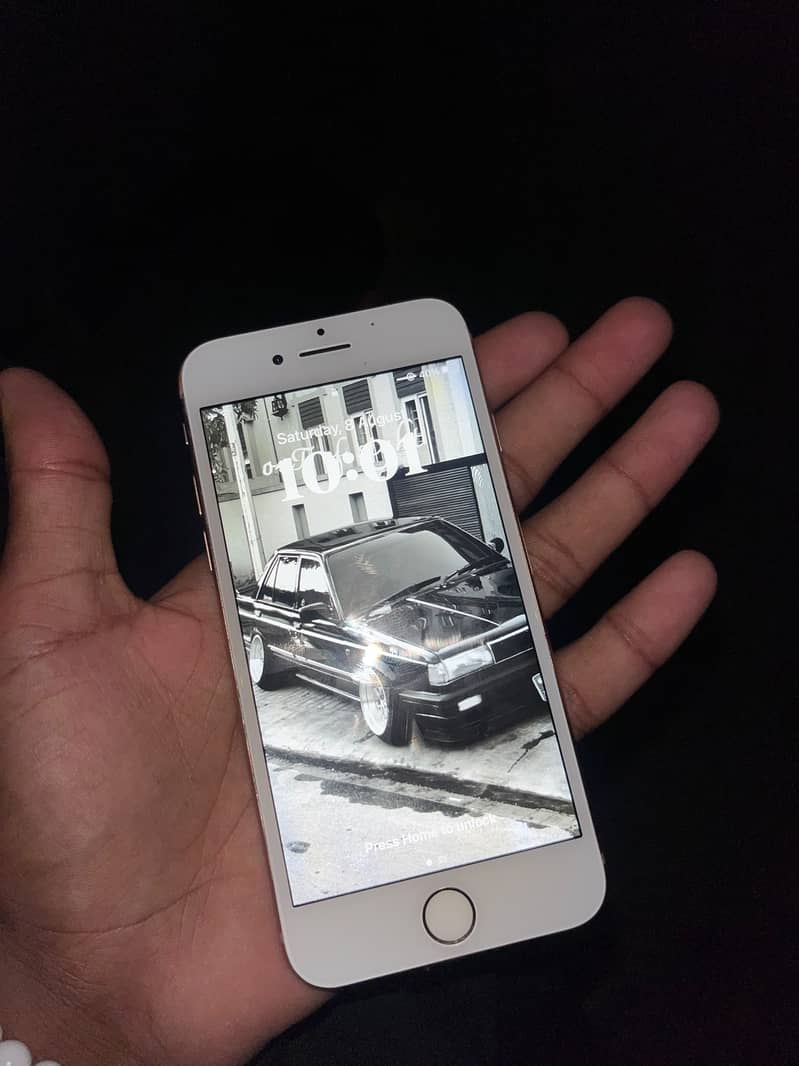 Iphone 8 Contact on whats app only +92 334 8519721 1