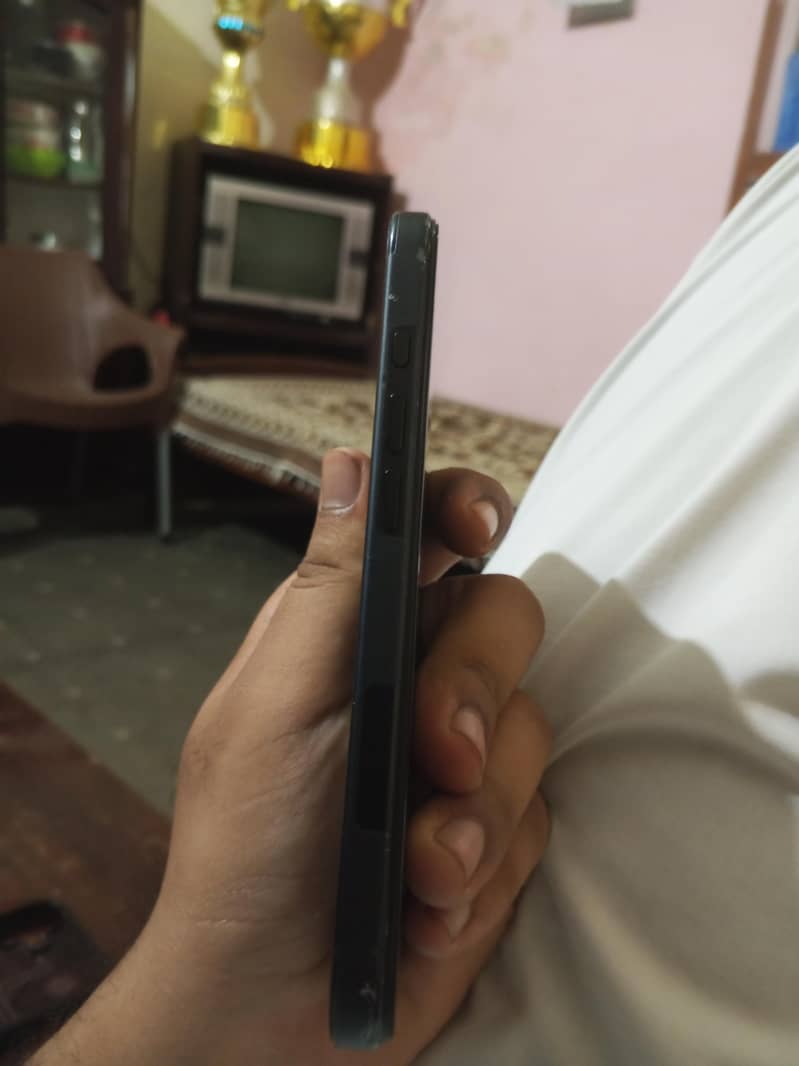 Apple iPhone 16 1