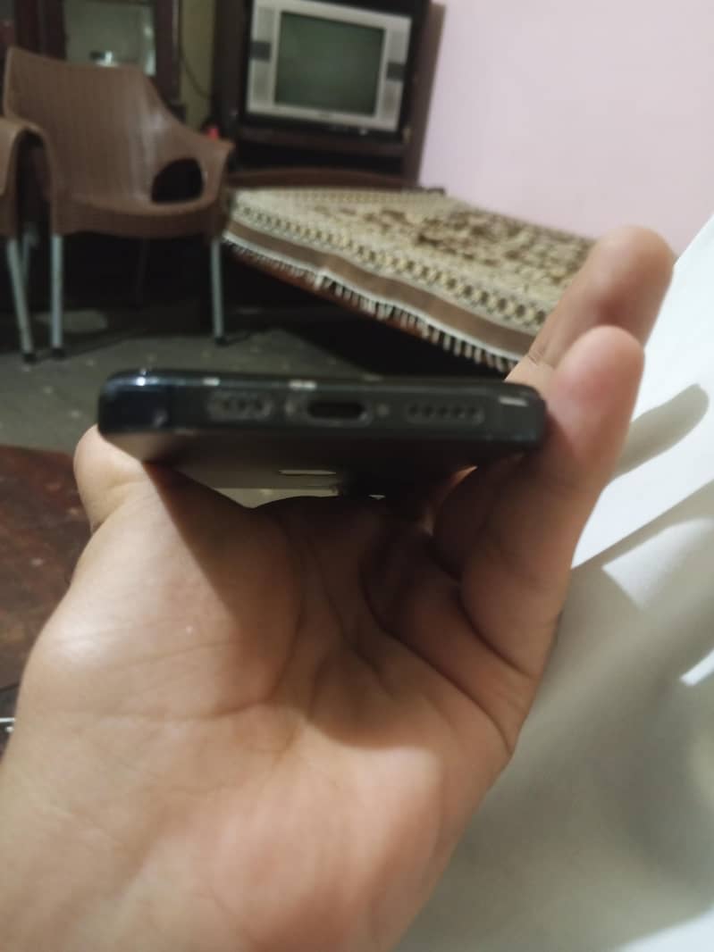 Apple iPhone 16 2