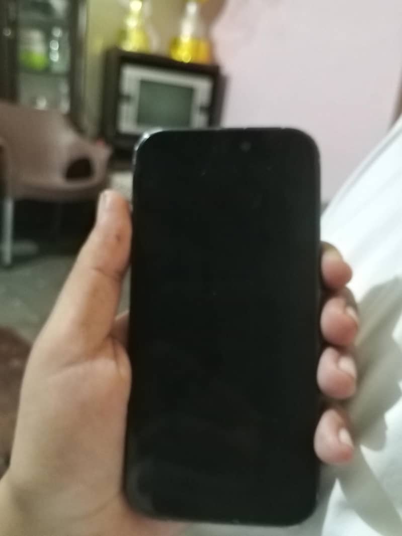 Apple iPhone 16 3