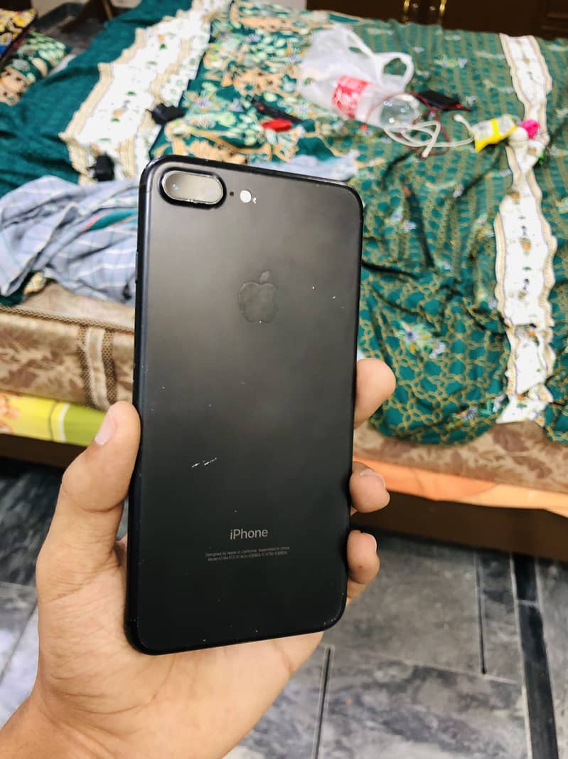 Apple iPhone 7 Plus 0