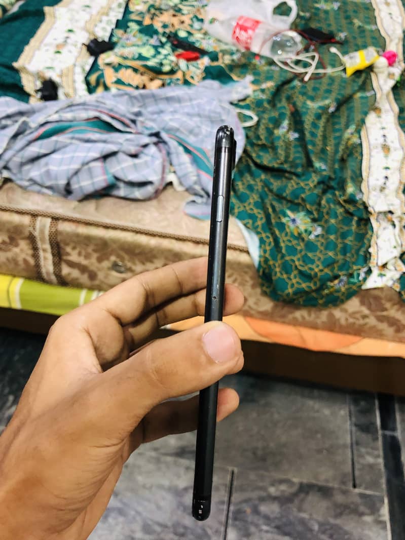 Apple iPhone 7 Plus 1