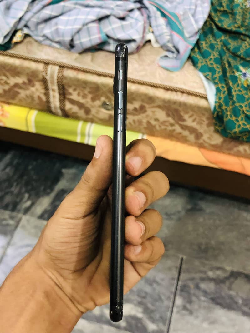 Apple iPhone 7 Plus 3