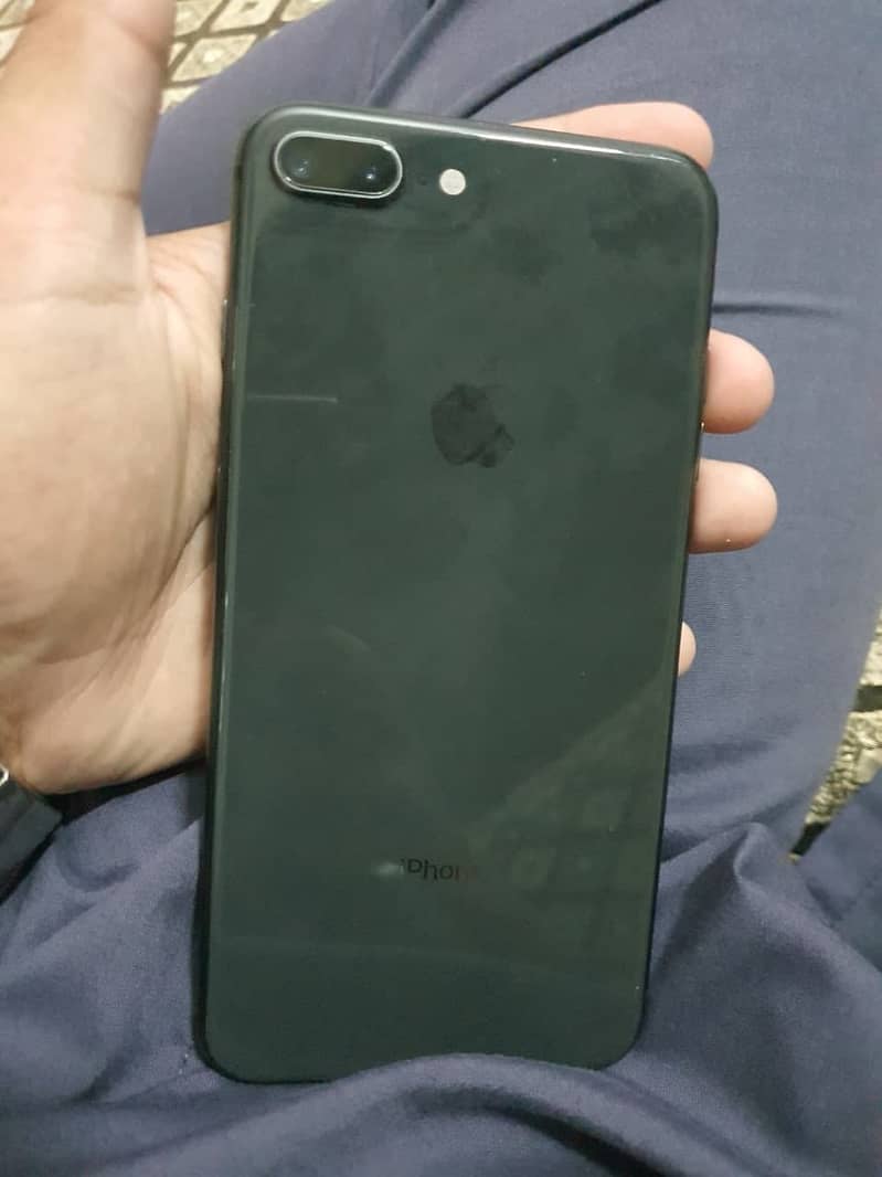 Apple iPhone 8 Plus 1