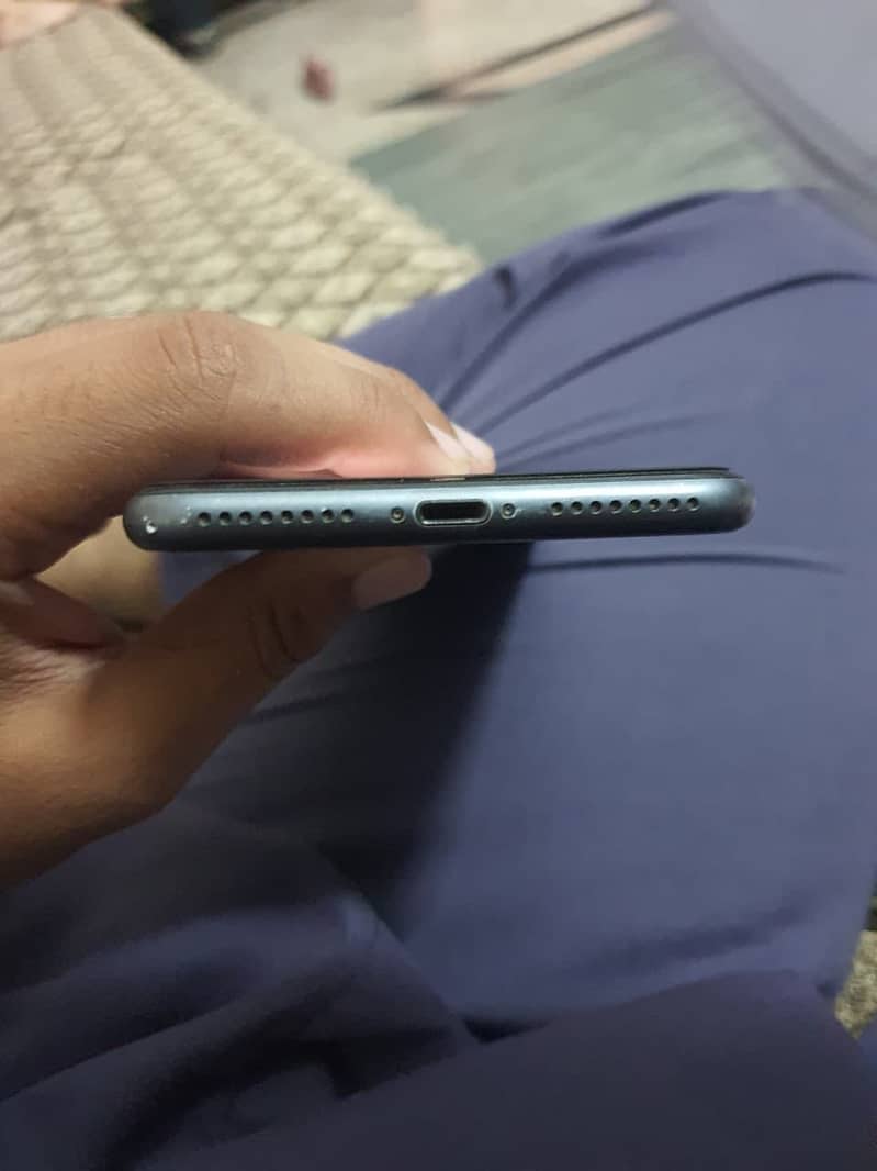 Apple iPhone 8 Plus 3