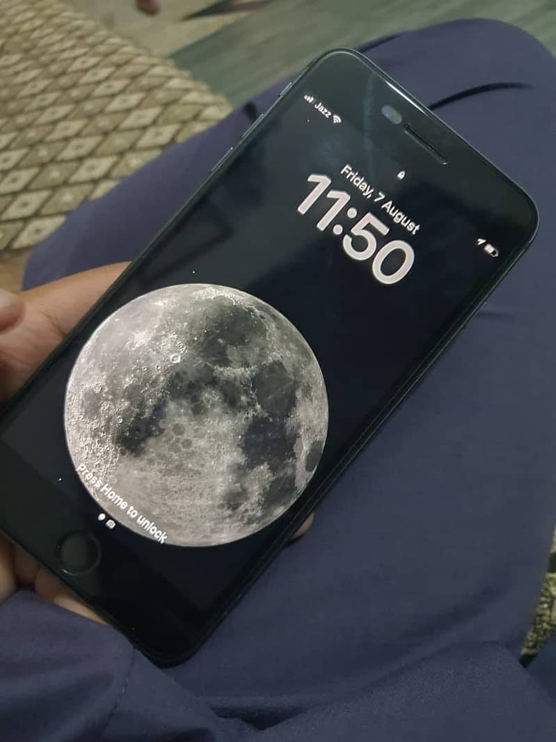 Apple iPhone 8 Plus 4