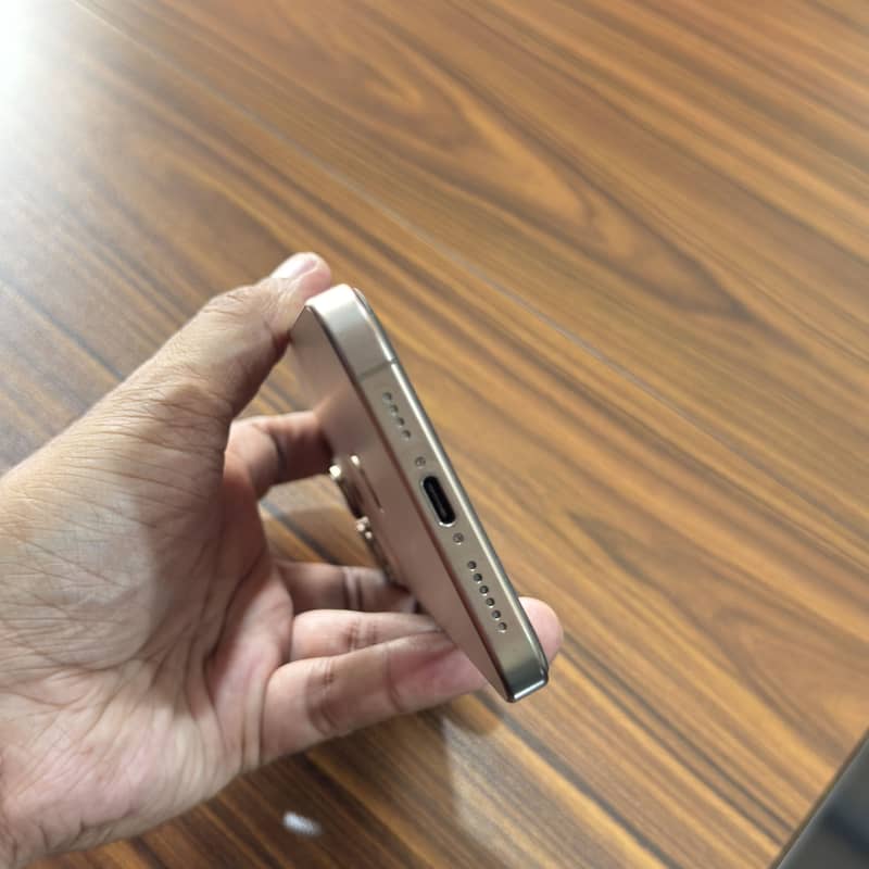 Iphone 16 Pro Max 4