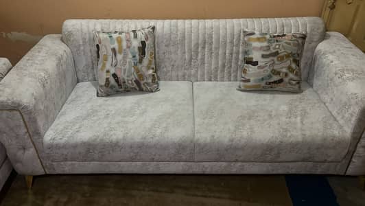 Elegant Sofa Set – Beautiful Design & Excellent Condition