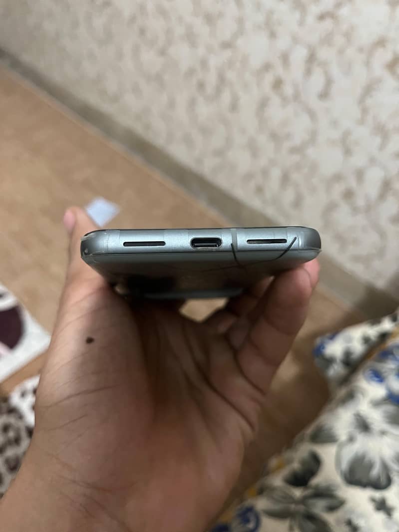 Google Pixel 8 4