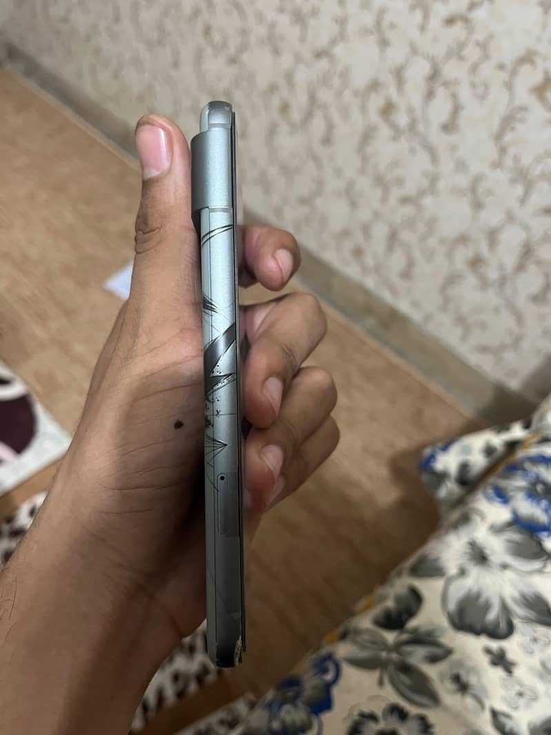 Google Pixel 8 5