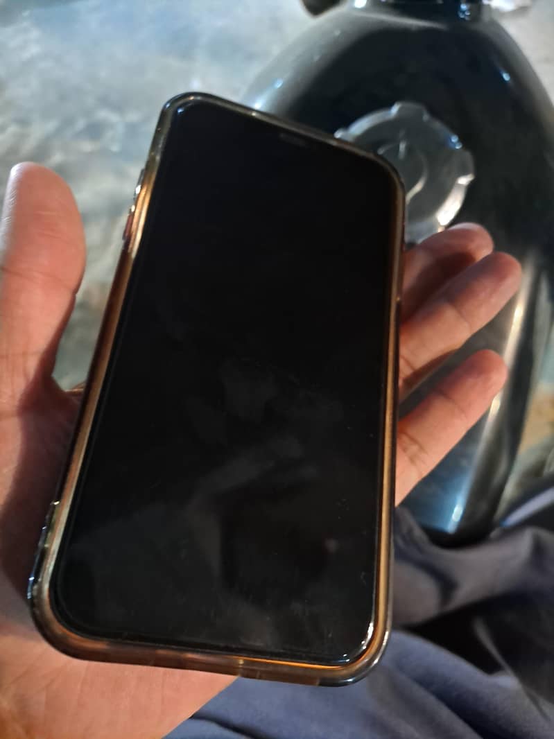 Apple iPhone X 4