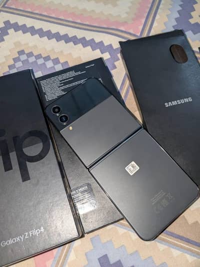 Samsung Mobile Z Flip 4