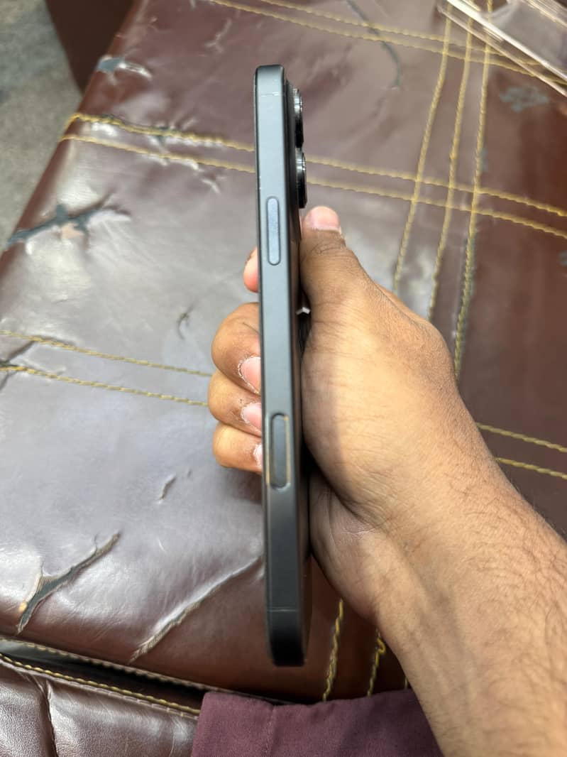 Apple iPhone 16 Pro Max 1