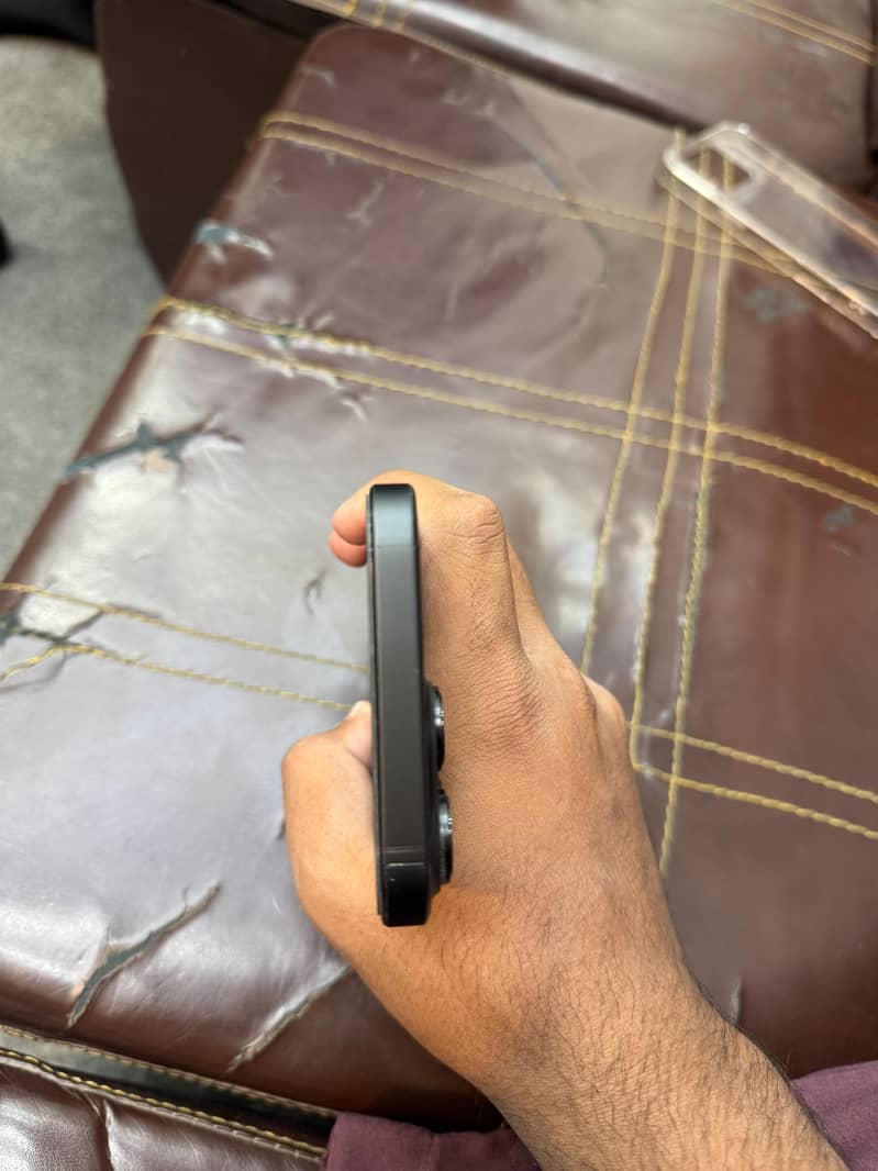 Apple iPhone 16 Pro Max 3