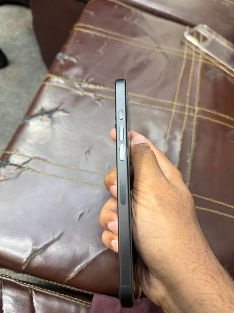 Apple iPhone 16 Pro Max 4