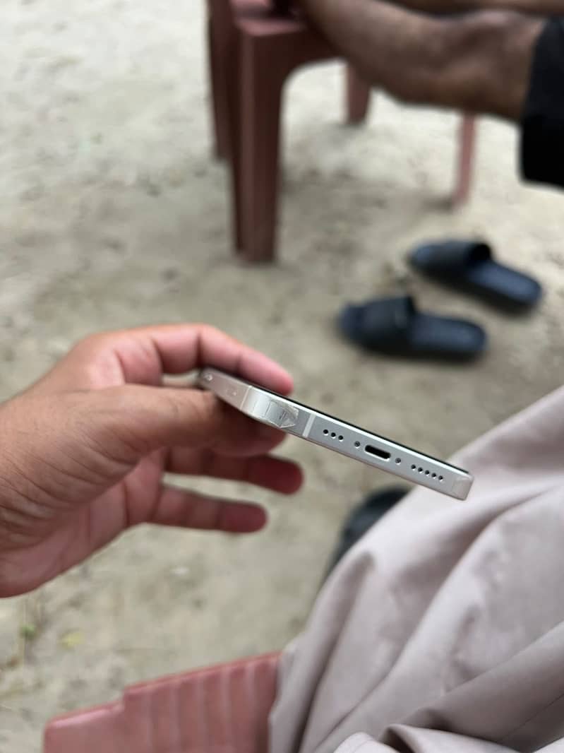 Apple iPhone 13 1