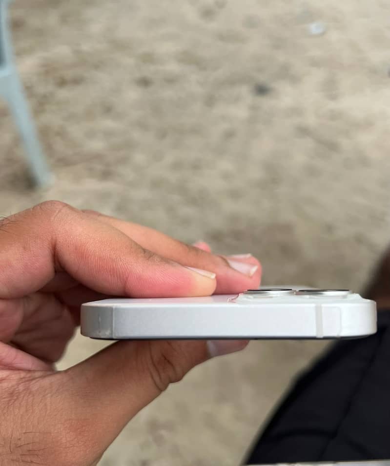 Apple iPhone 13 4