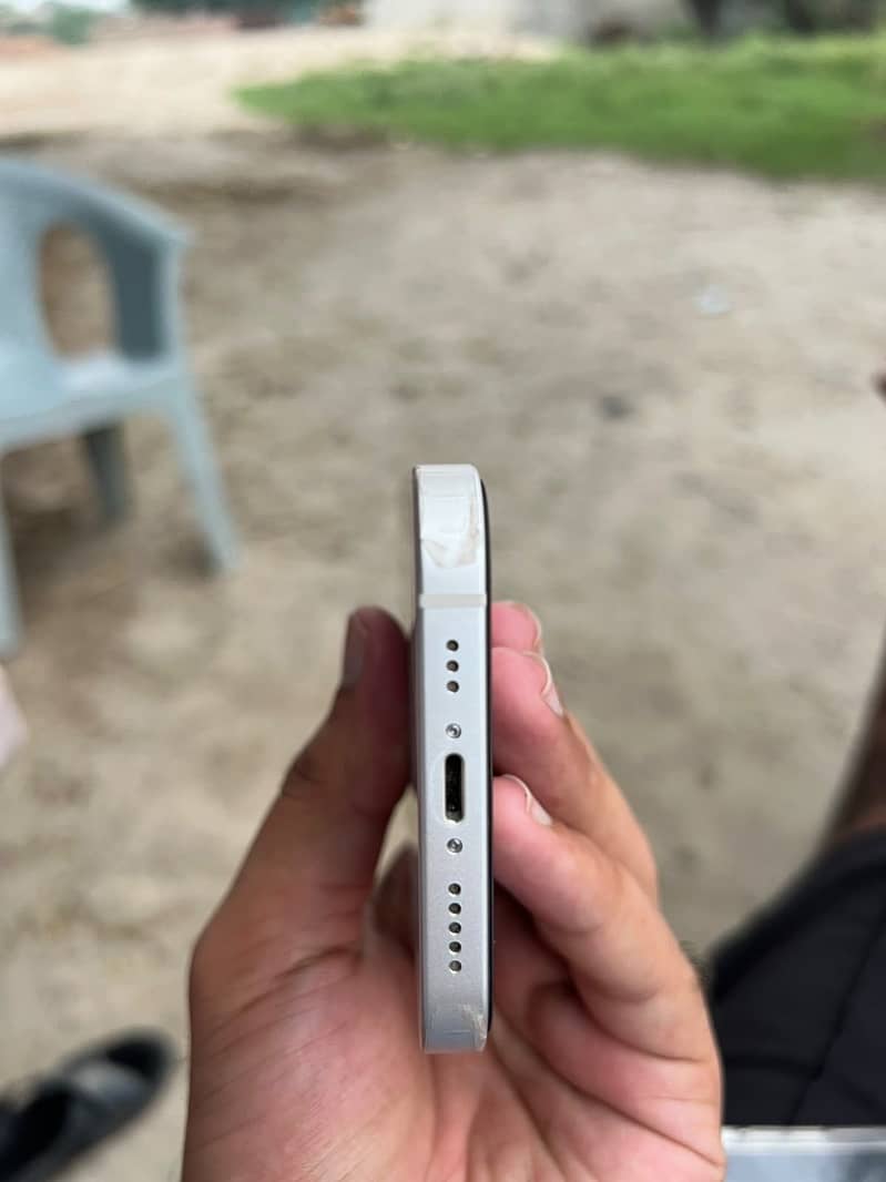 Apple iPhone 13 7