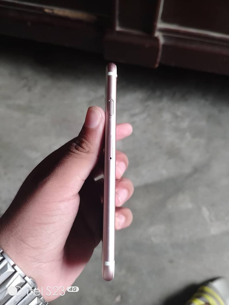 Apple iPhone 6S 1