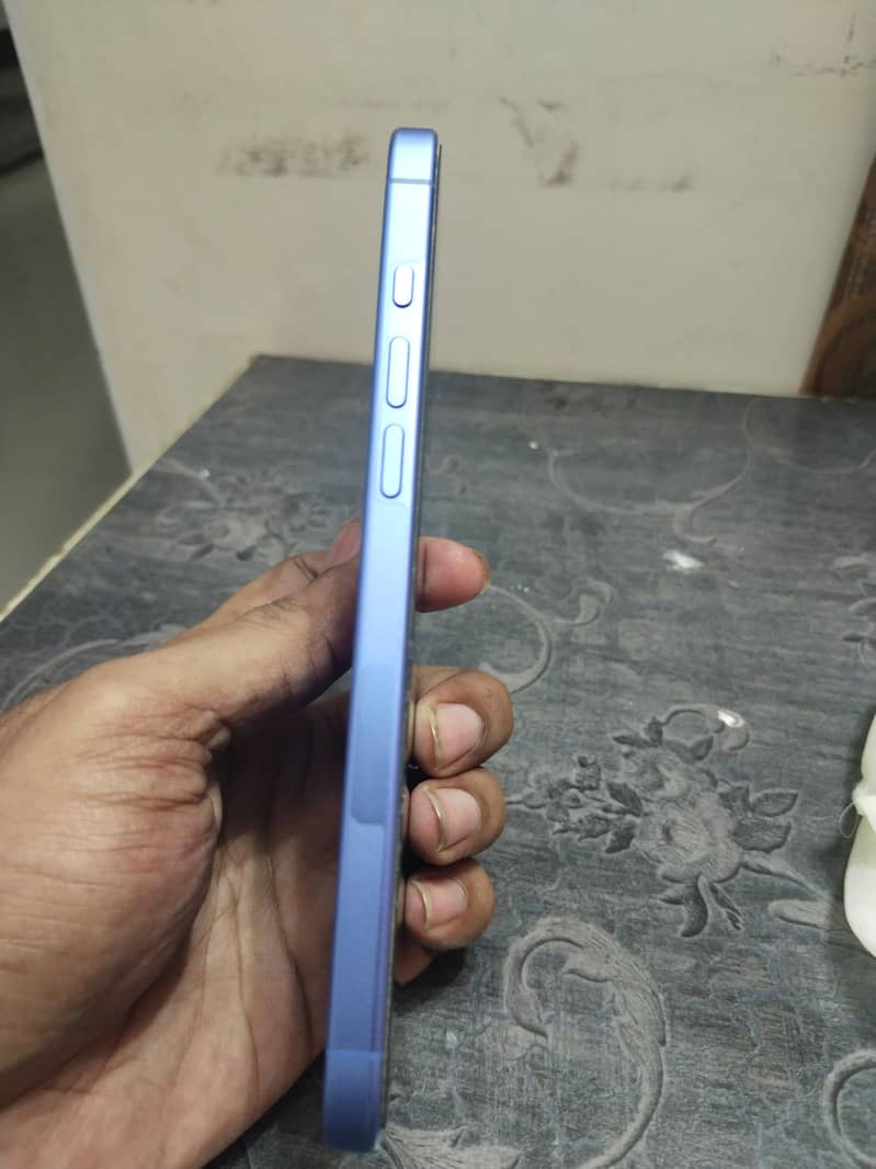 iPhone 16 Plus 4
