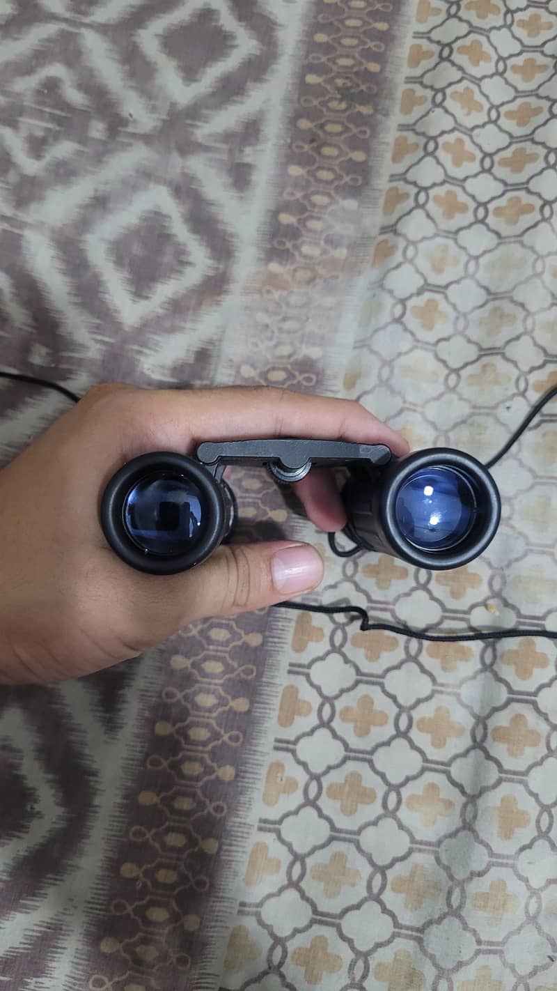 binoculars 2